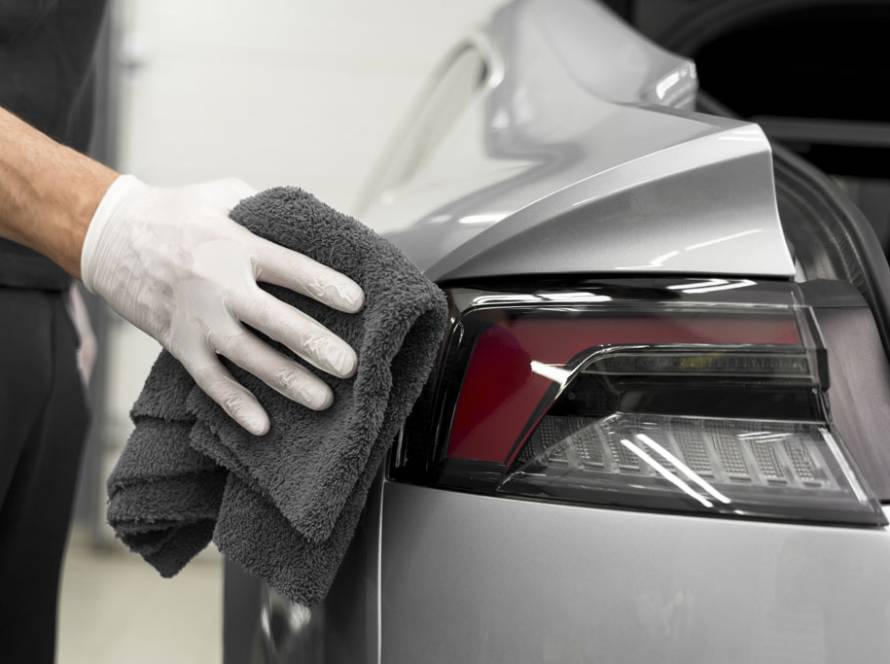 Deluxe hand car wash near Elston-Avenue-Chicago-at-Neon-Hand-Car-Wash-the-best-hand-car-wash-in-Chicago-for-deep-cleaning-premium-detailing-and-a-spotless-finish