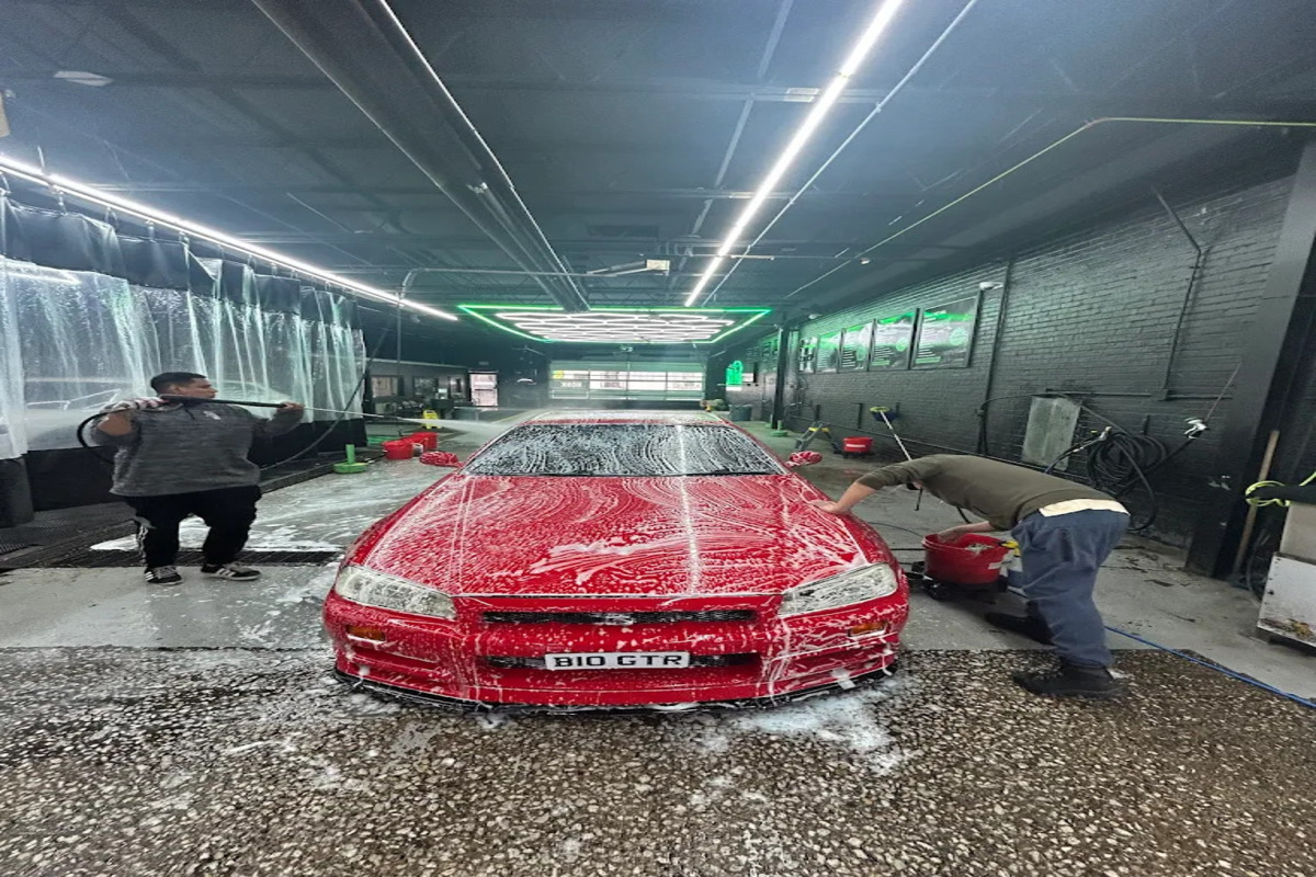 Eco-friendly-car-wash-for-neon-hand-car-wash